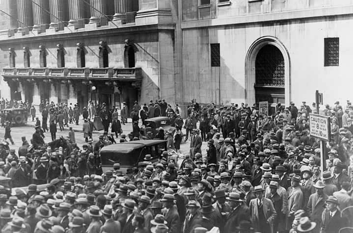 Толпа перед зданием NYSE, «черный октябрь» 1929