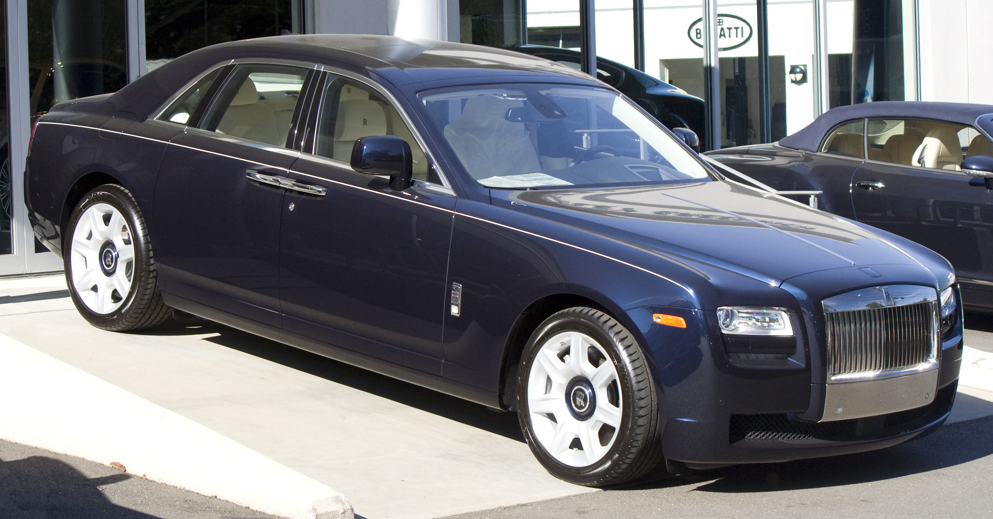 Rolls-Royce отозвал один автомобиль