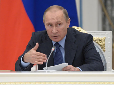 Путин требует рассчитываться рублями в ТЭК