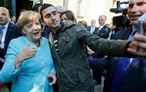 Меркель может поменять конституцию для беженцев