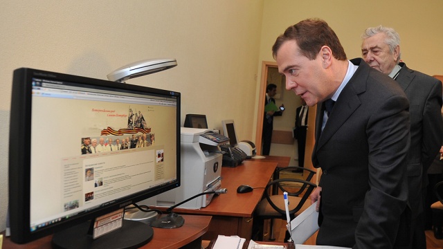 Медведев запретил госорганам использовать иностранное ПО