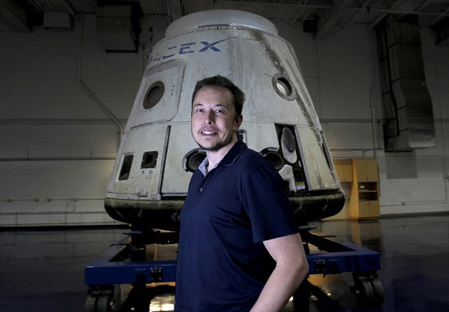 SpaceX отправит к Луне двух туристов в 2018 году