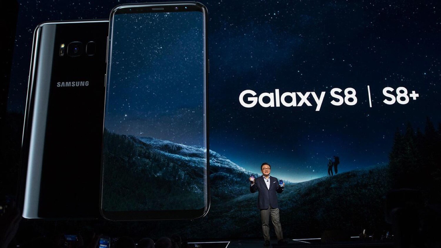 компания Samsung представила свой новый смартфон Galaxy S8