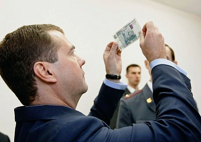 Медведев ждет доллар по 63 рубля