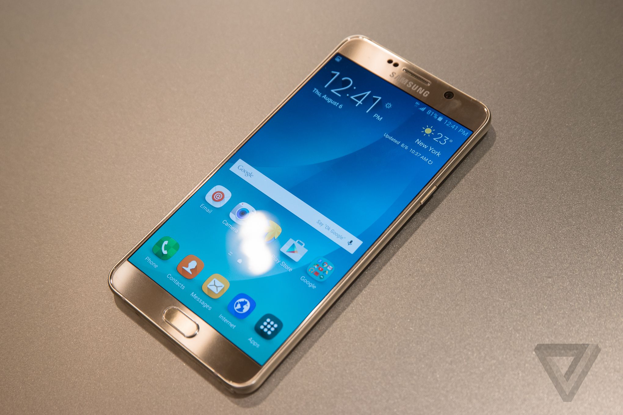 Samsung Galaxy Note 5 начал продаваться в России