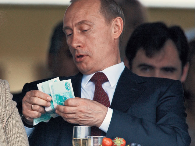 Путин снизил зарплату себе, Медведеву и всему российскому правительству