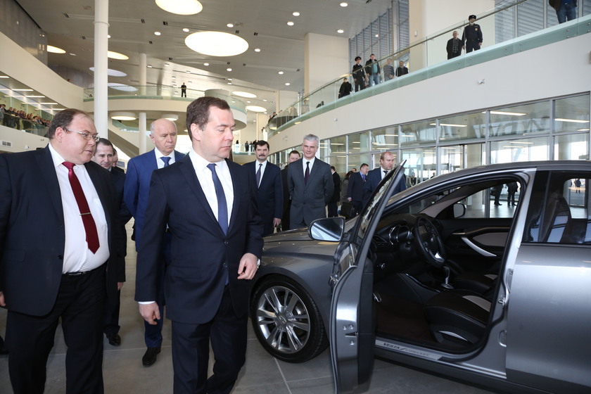 Медведев дал денег «АвтоВАЗу»
