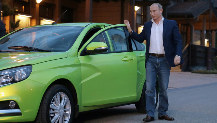 Путин пообещал пересадить 85% чиновников на Lada Vesta