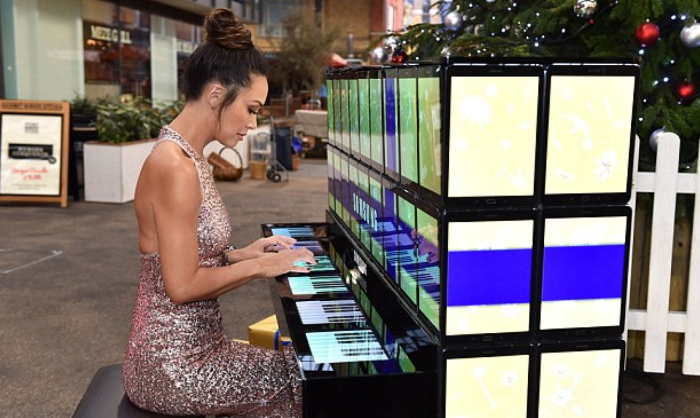 Samsung построила пианино из новых планшетов