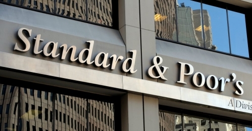 Standard & Poor’s понизило рейтинг России до уровня 