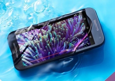 Motorola представила водостойкий бюджетный смартфон и флагман с рекордной скоростью зарядки