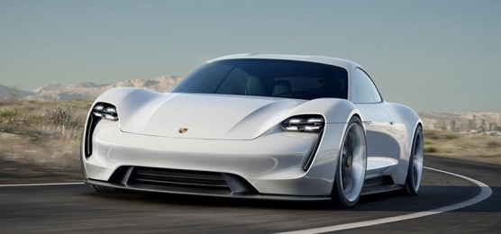 Компания Porsche показала новый концепт электромобиля: Mission E