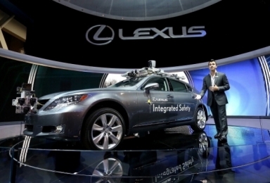 Toyota представила свой самоуправляемый автомобиль Lexus GS
