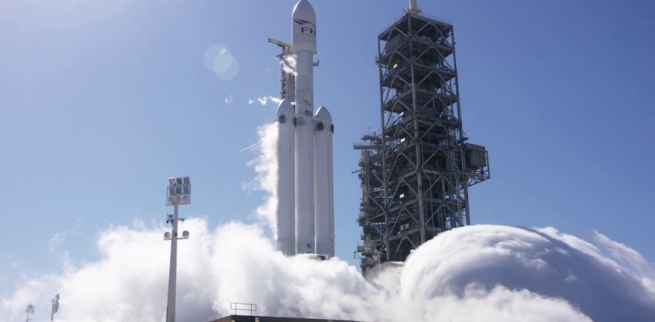 SpaceX провели статичный fire-test Falcon Heavy – видео